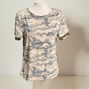 Camo T shirt Hem & Thread Camo 
outside stitching Size Medium NWT